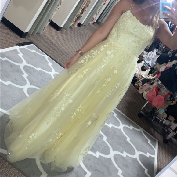 Stacey’s Original Yellow Prom Dress. Size 10 but can fit 6/8 due to corset. - Picture 4 of 4